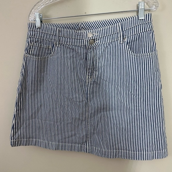 Maurice’s sz 12 skirt that measures 17” long Described as a railroad stripe - Picture 9 of 13